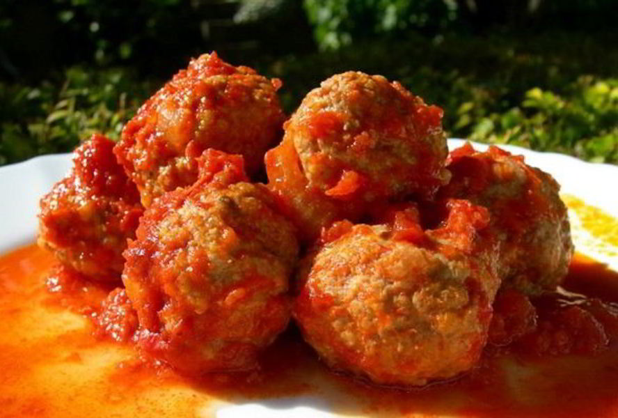 Говяжьи фрикадельки с сыром в томатном соусе