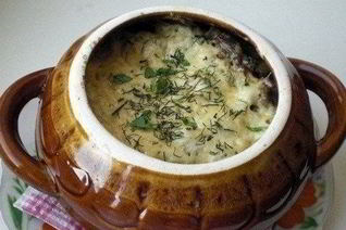 Картофель с фрикадельками и грибами в горшочках