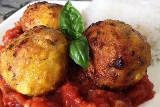 Куриные фрикадельки с моцареллой