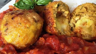 куриные фрикадельки с моцареллой
