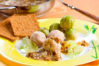 Куриные фрикадельки с соусом из шампиньонов