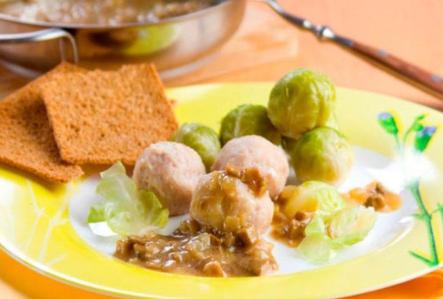 Куриные фрикадельки с соусом из шампиньонов