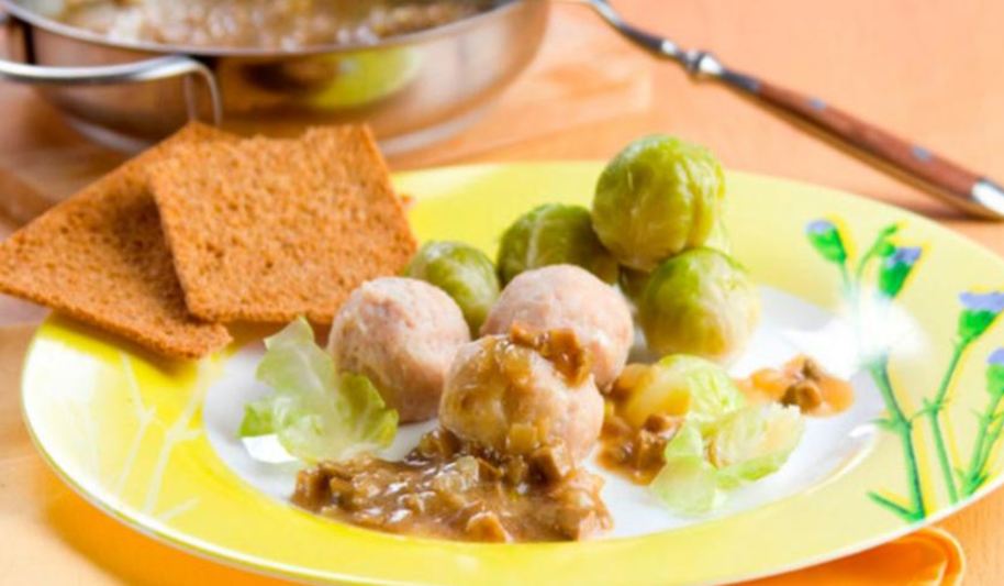 Рецепт куриных фрикаделек с соусом из шампиньонов