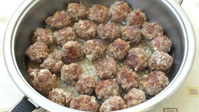 мясные фрикадельки с овощным соусом