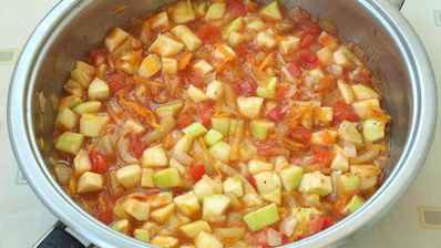 мясные фрикадельки с овощным соусом