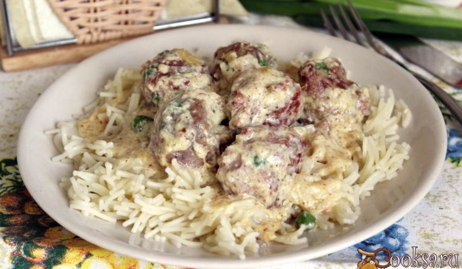 Рецепт мясных фрикаделек с зеленым горошком в сливочном соусе