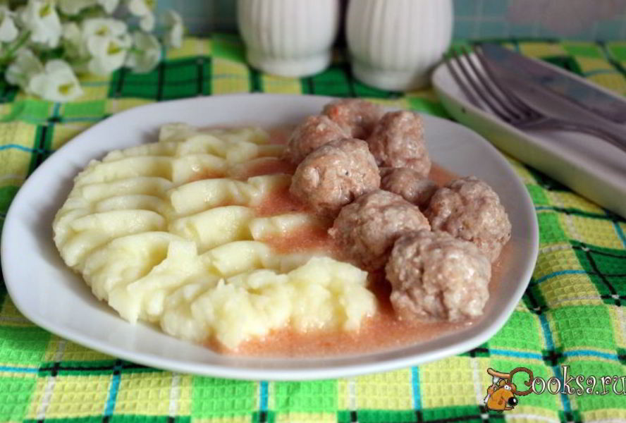 Мясные фрикадельки в сметанно-томатном соусе