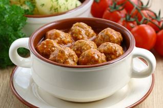 Мясные фрикадельки в томатном соусе