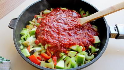 нут с овощами и фрикадельками