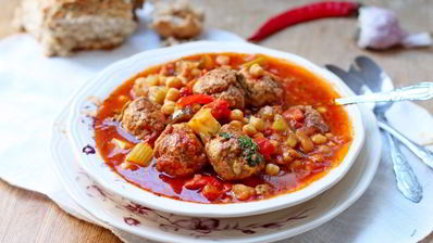 нут с овощами и фрикадельками