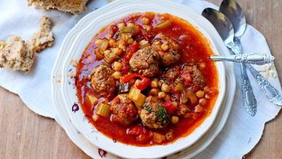 нут с овощами и фрикадельками