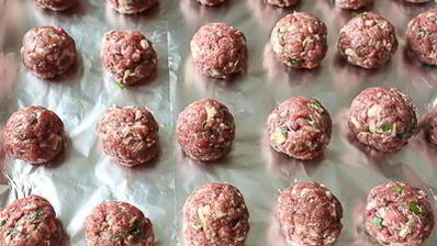 паста с фрикадельками в овощном соусе