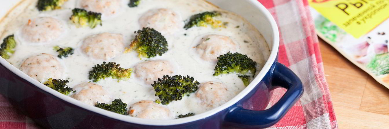 Рыбные фрикадельки в сметанном соусе