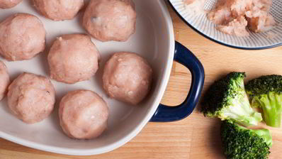 рыбные фрикадельки в сметанном соусе