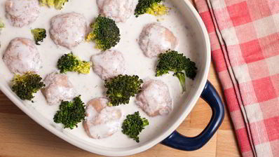 рыбные фрикадельки в сметанном соусе