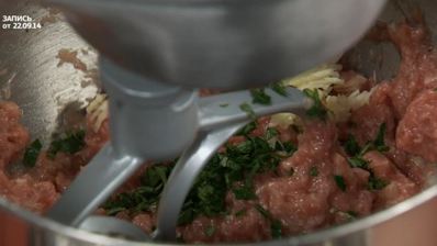 скандинавские фрикадельки с брусничным соусом и пикантным пюре