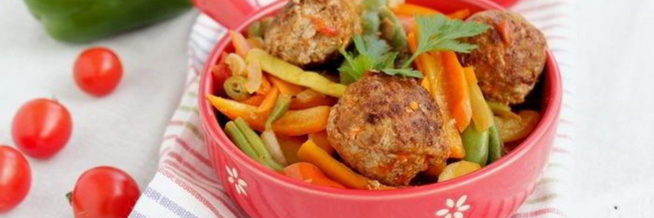 Соте со стручковой фасолью и фрикадельками