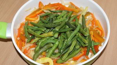 соте со стручковой фасолью и фрикадельками