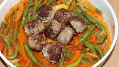 соте со стручковой фасолью и фрикадельками