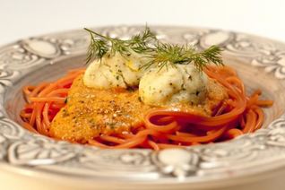 Спагетти с фрикадельками из трески