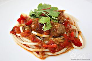 Спагетти с фрикадельками Sugo