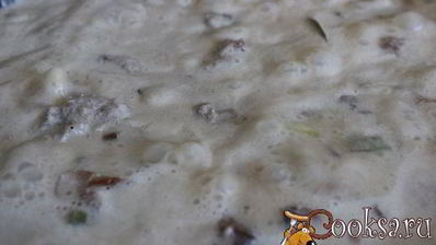 спагетти с фрикадельками в сметанно-грибном соусе