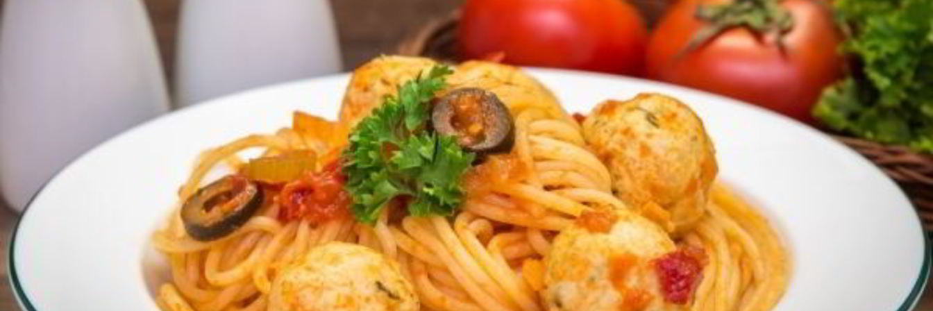 Спагетти с куриными фрикадельками