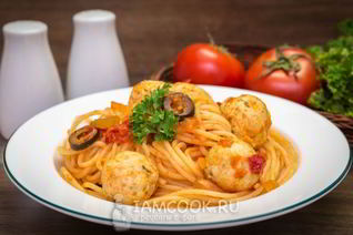 Спагетти с куриными фрикадельками