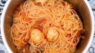 спагетти с куриными фрикадельками