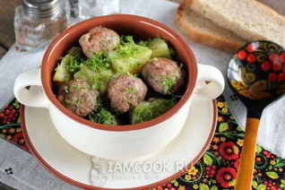 Тушеная картошка с фрикадельками