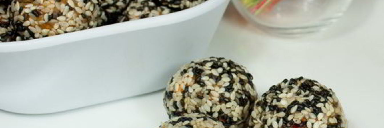 Закусочные куриные фрикадельки в кунжуте