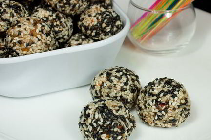 Закусочные куриные фрикадельки в кунжуте