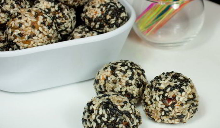 Рецепт закусочных куриных фрикаделек в кунжуте