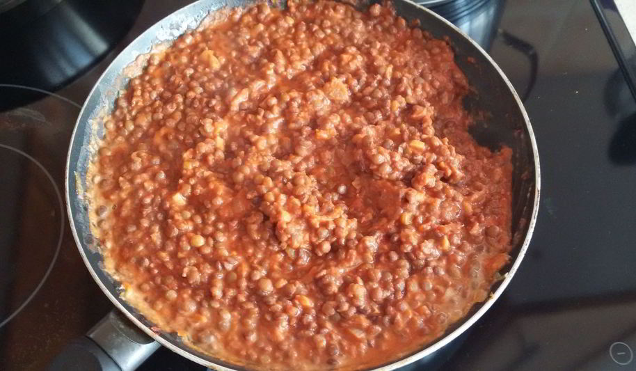 Рецепт чечевицы с чесноком в томатном соусе