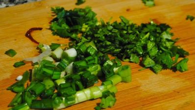 чечевица с луком и помидорами