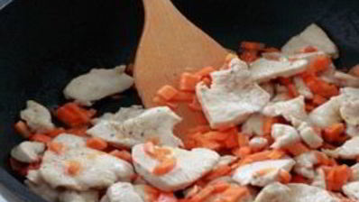 чечевица с мясом в горшочке