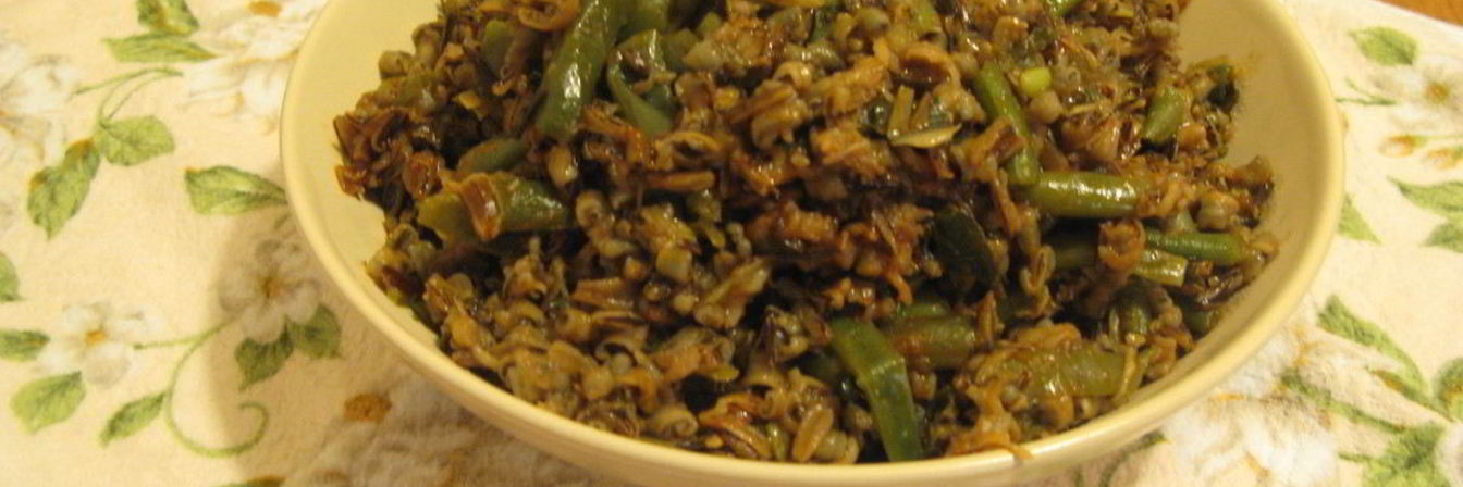 Дикий рис со стручковой фасолью и луком-пореем