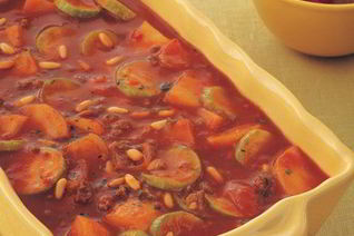 Картофель и цуккини в соусе болоньезе