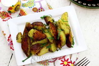 Картофель по-деревенски в мультиварке