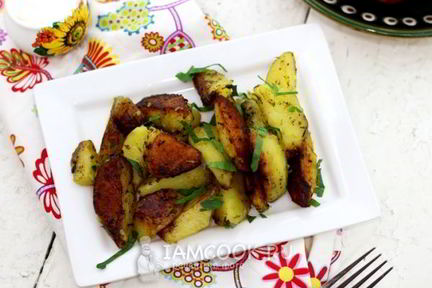 Картофель по-деревенски в мультиварке