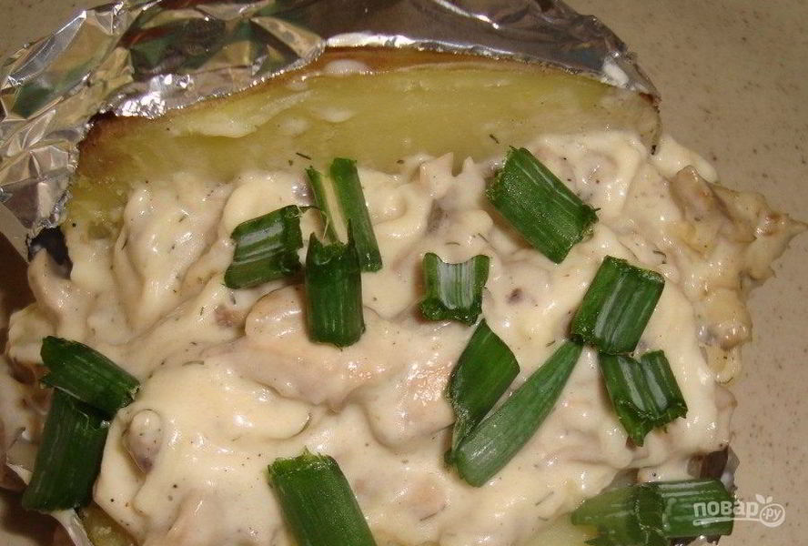 Картофель под грибным соусом