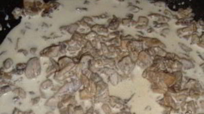 картофель под грибным соусом