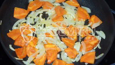 картофель с белыми грибами и корейкой в мультиварке