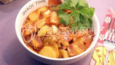 картофель с белыми грибами и корейкой в мультиварке