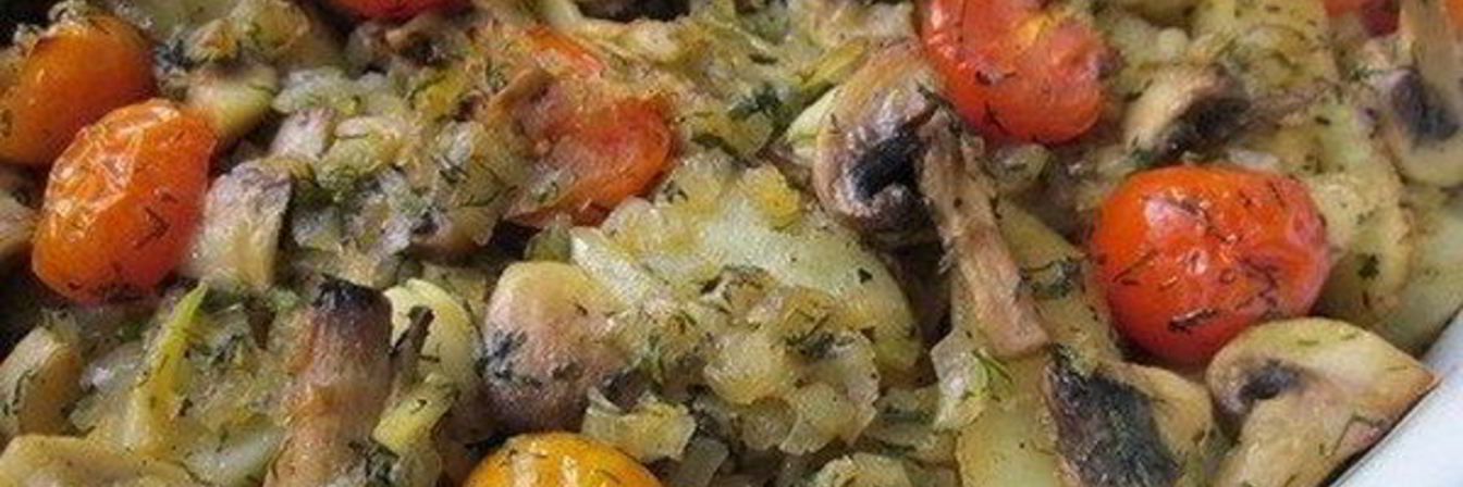Картофель с грибами и помидорами в духовке
