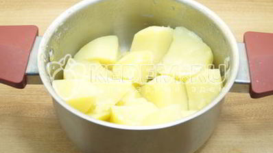 картофель с грибами на сковороде