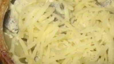 картофель с грибами в горшочках