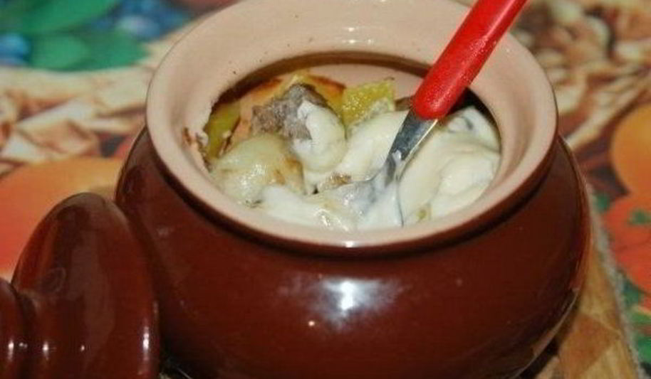 Рецепт картофеля с мясным фаршем в горшочках
