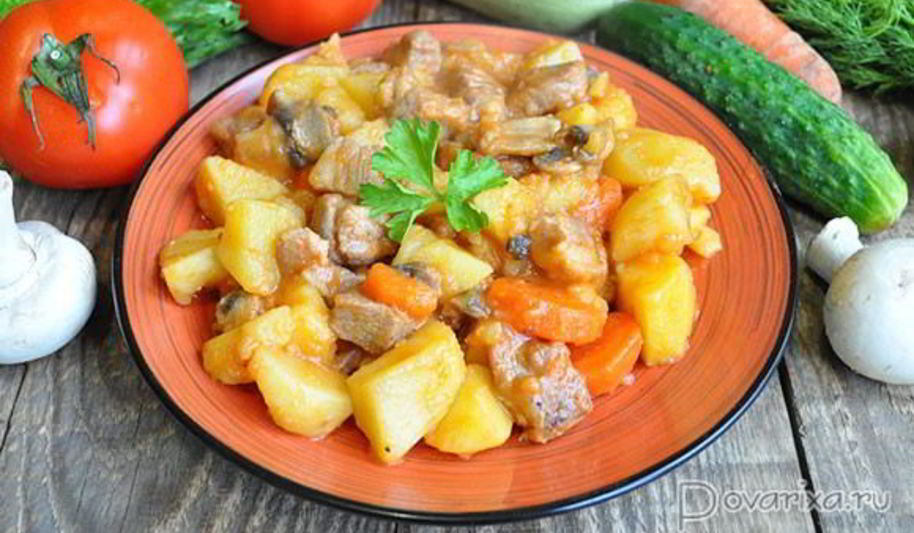 Рецепт картофеля с мясом и грибами в томатном соке