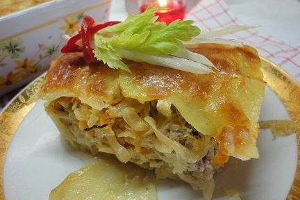 Картофель с мясом и капустой